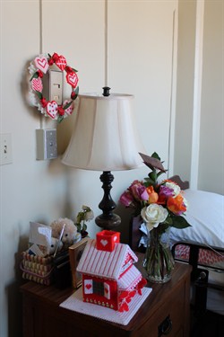 Diane Olsen 's Bouqet Goes Perfectly With Her Valentine 's Day Decorations